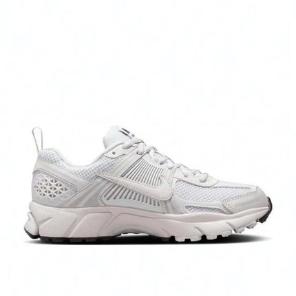 Vomero Triple White